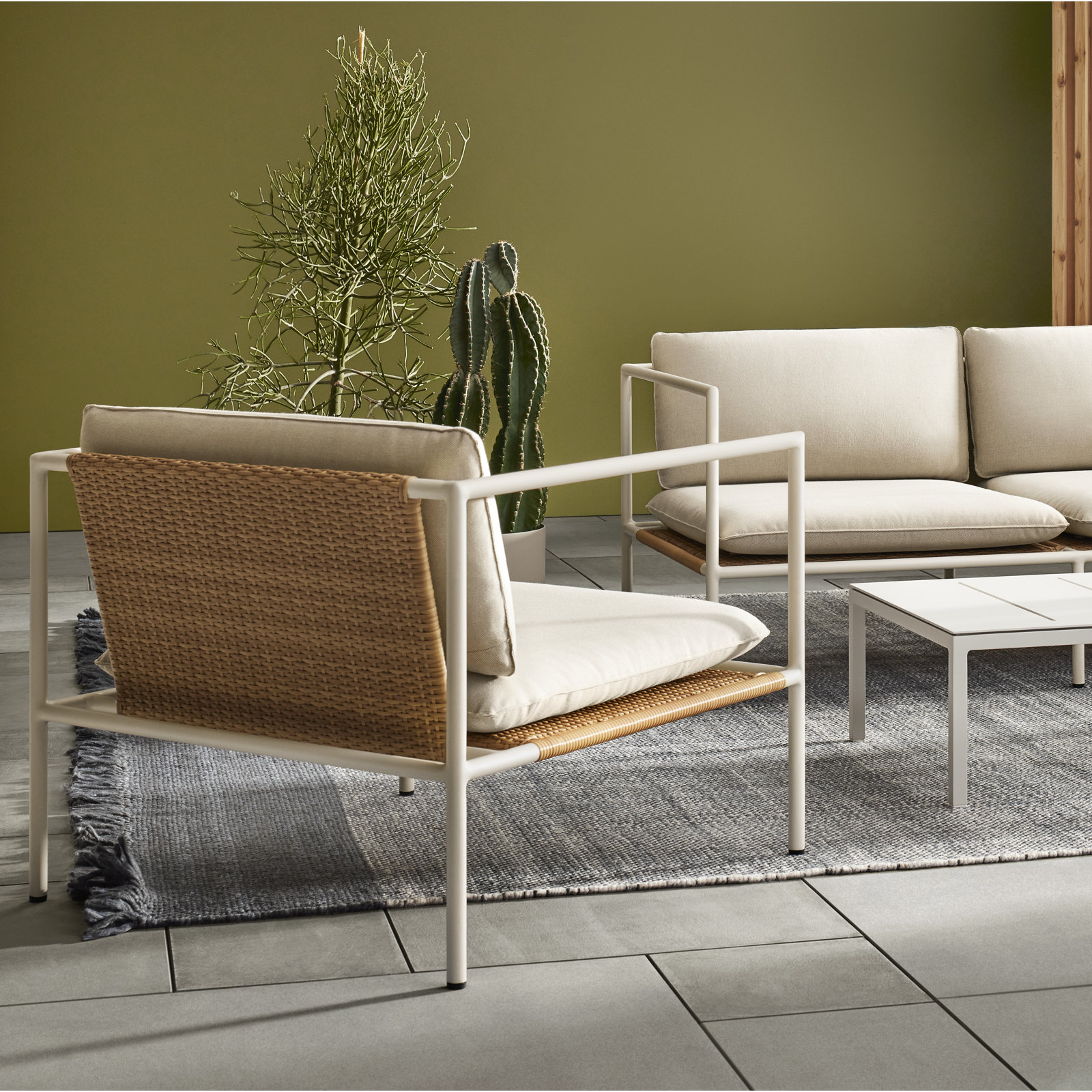 Dog Days Outdoor Lounge Chair, Sunbrella Linen, White