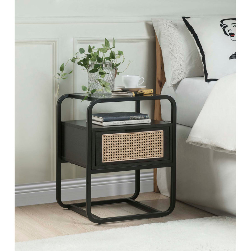 Table d'appoint en métal avec finition noire