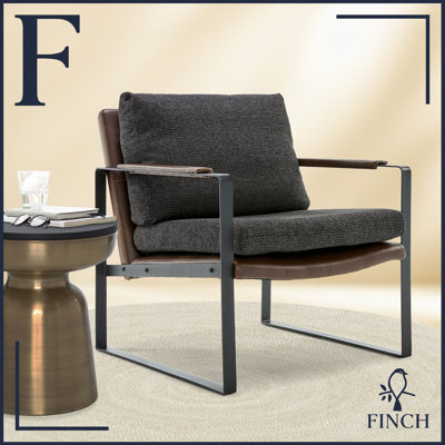 Fauteuil d'appoint en similicuir Finch Everett, structure carrée en métal, housses amovibles, coussins mi-moelleux