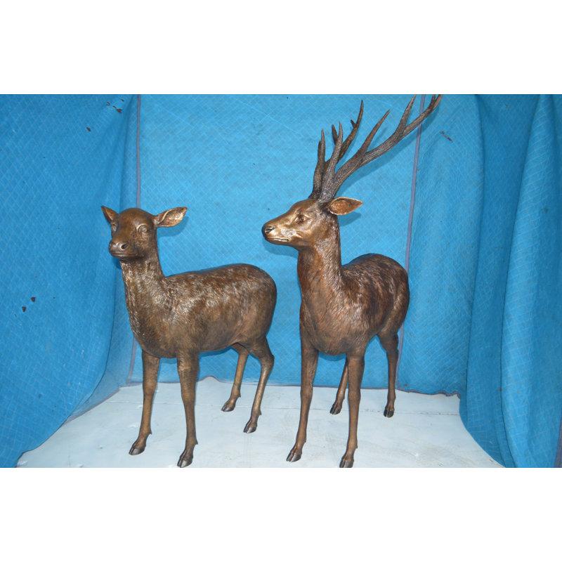 Paire de statues de cerfs sur pied à lattes - Taille: L 48 po x l 45 po x H 65 po.