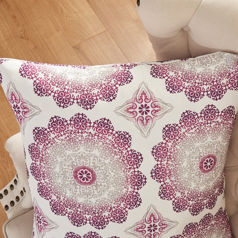 Housse de coussin en polyester Delia, Mauve magenta, 26 po x 26 po