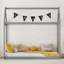 Lit simple en bois-523485183