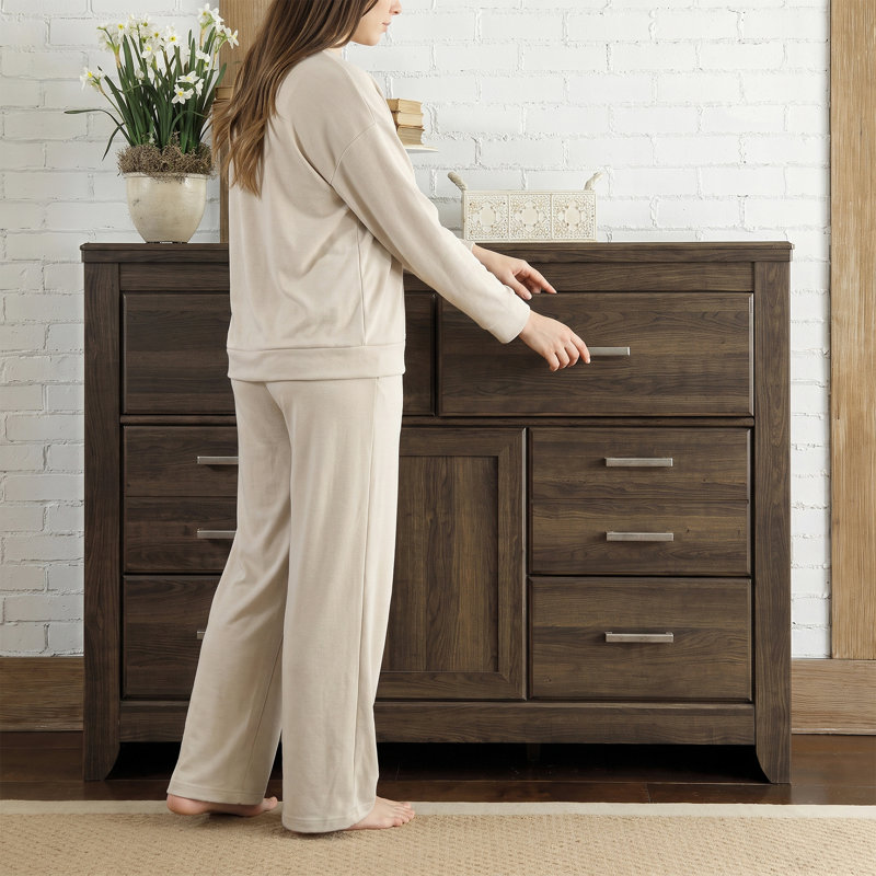 Keicha 61.26'' W 6 - Drawer Dresser