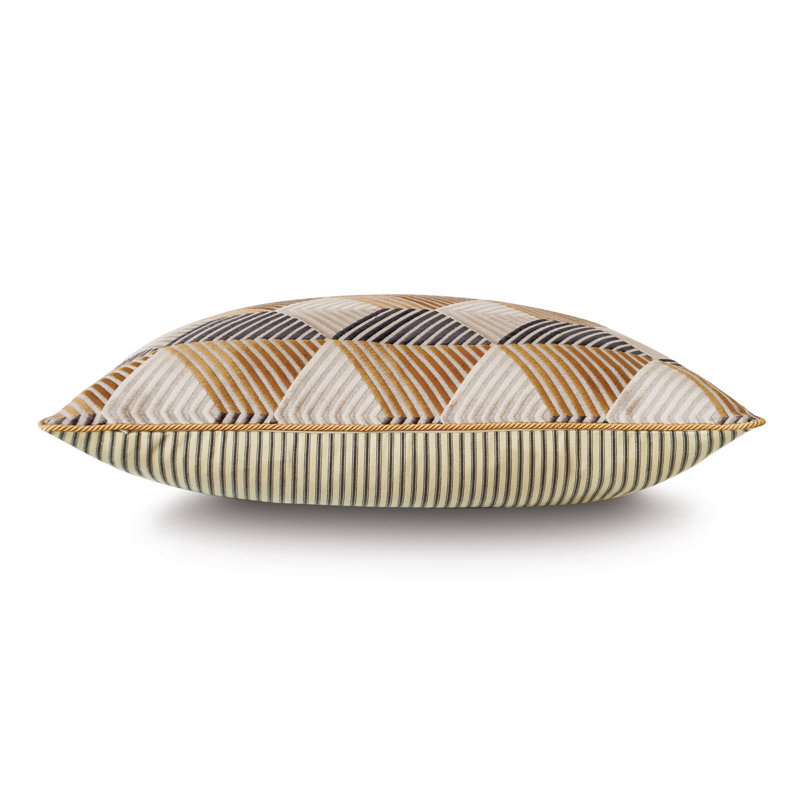 Lars Sham, Standard