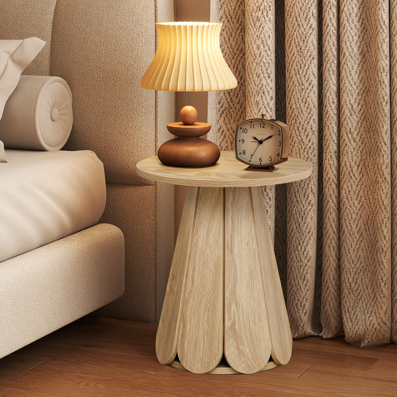 Table de bout ronde avec base en forme de pétale, Naturel