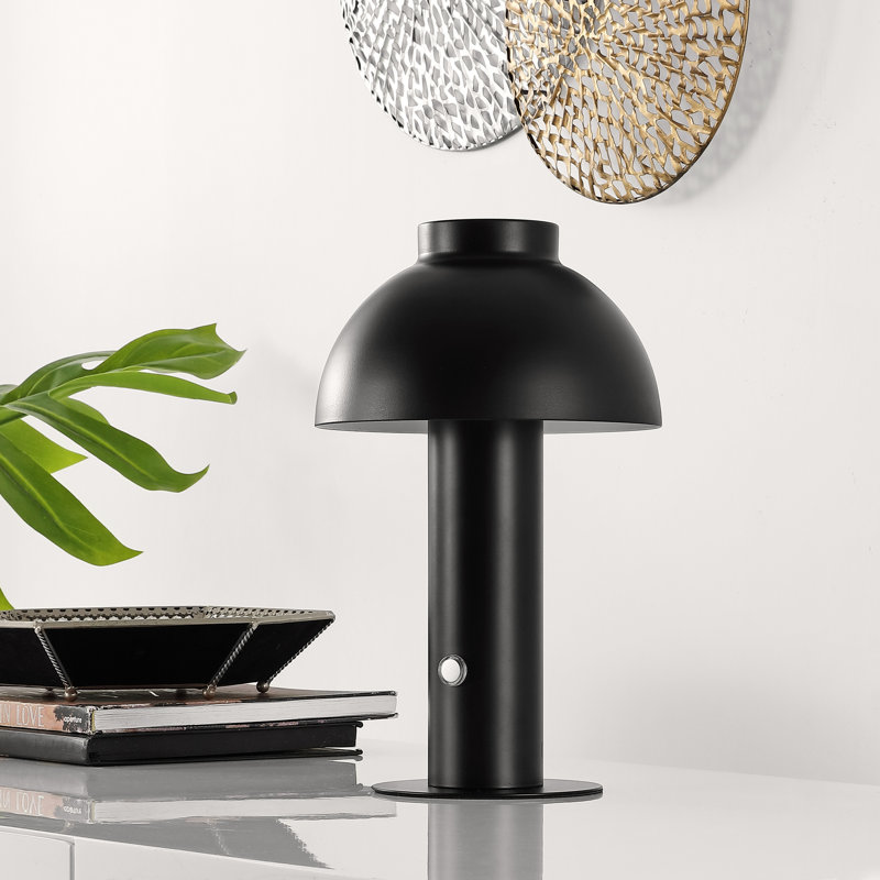 Zosia Metal USB Table Lamp, Black