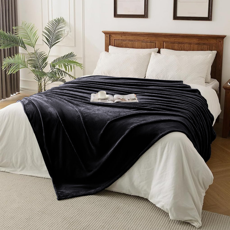 Plush Mink Fleece Blanket – Ultra-Soft, Lightweight Throw For All Seasons, 200cm x 240cm, Black