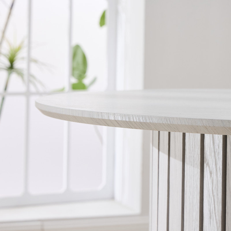 Table de salle à manger moderne en bambou pour espaces de vie contemporains