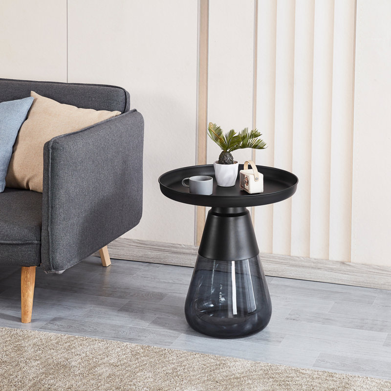 Table basse avec plateau en verre fumé et peinture noire, H 20,47 po x L 19,68 po