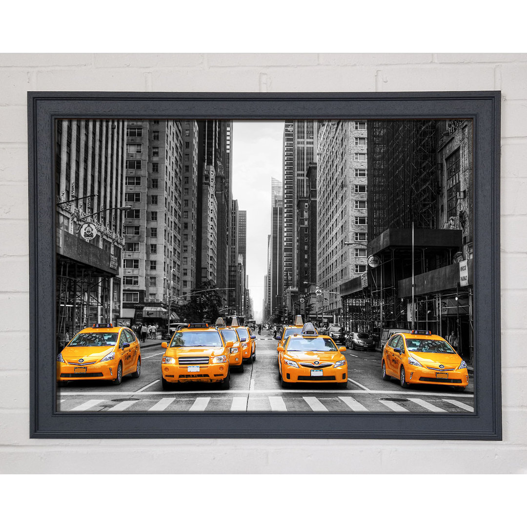 Yellow Cab Line Up Streets - Einzelne Bilderrahmen Kunstdrucke