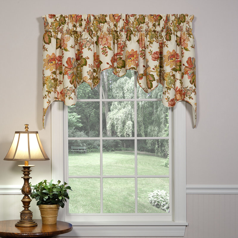Luxuriance Traditional Cotton Floral Empress Swag