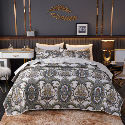 Boho Quilt Set Queen Size - Lightweight Bohemian Bedspread for Bedroom Decor – Includes Quilt and Shams