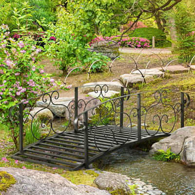 Pont de jardin en métal dans la cour arrière - noir, avec un joli motif et une passerelle de conception de conception charmante