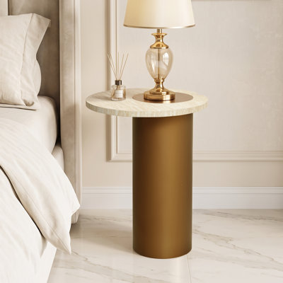 Table d'appoint moderne en forme de C, imitation marbre crème, avec piètement cylindrique