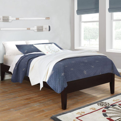 Lit plateforme de couleur cappuccino, s'harmonisant bien avec le lit de mobilier de chambre à coucher, répondant à différents besoins fonctionnels