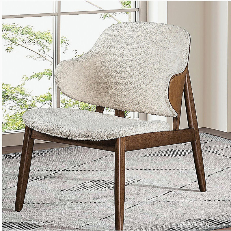 Chaise d'appoint moderne Mid-Century avec dossier à oreilles noyer / beige