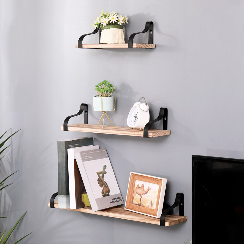 3 tablettes en bois naturel avec supports pour créer une chambre à coucher harmonieuse, un salon, une cuisine et une salle de bain