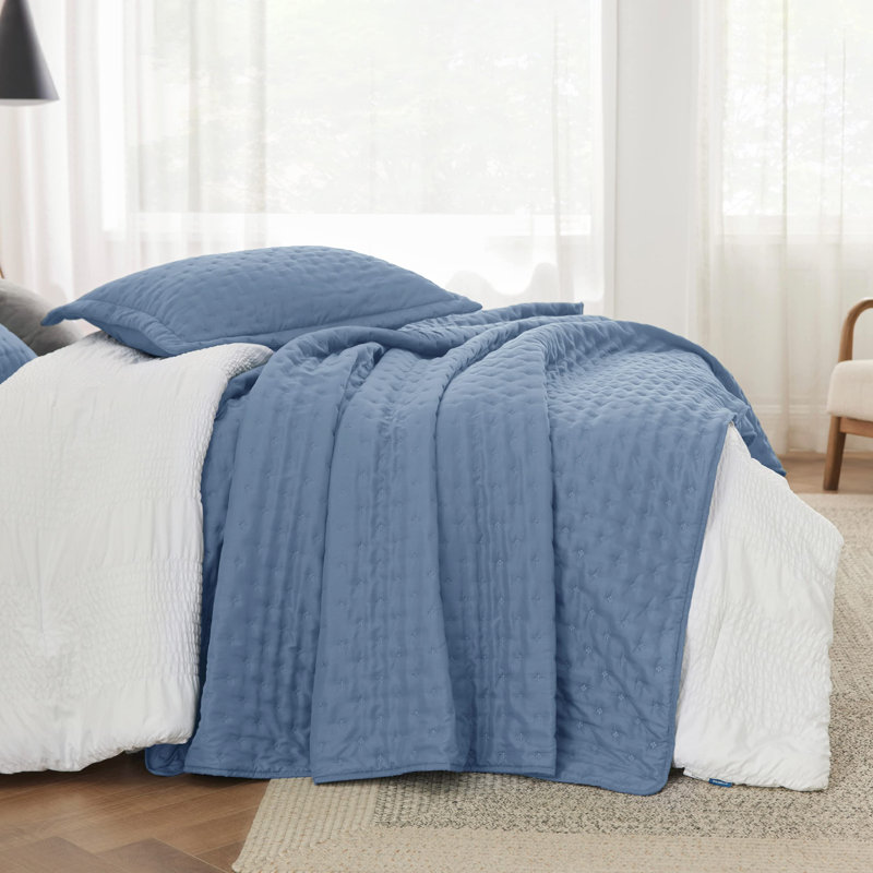 Bedsure Quilt Set for Dorm Decor, Lightweight All-Season Comforter, Bedspread Coverlet with Clover Pattern, Mineral Blue