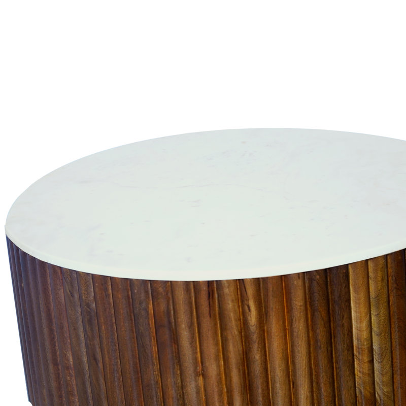 Table basse ronde transitionnelle faite à la main en marbre cannelé