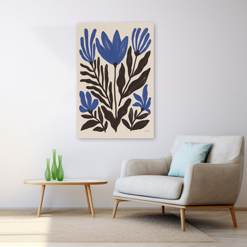 «Simple Petals I Blue» - art floral crème bleu-noir, H 48 po x l 32 po