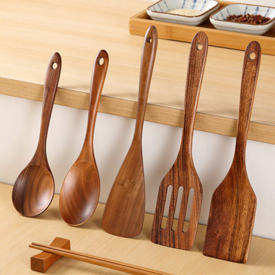 Ensemble d'ustensiles en bois 5 pièces pour la cuisine - Outils de cuisine résistants à la chaleur avec de longues poignées, sans danger pour les ustensiles de cuisine antiadhésifs, comprenant des cuillères, une spatule, un retourneur et une raquette