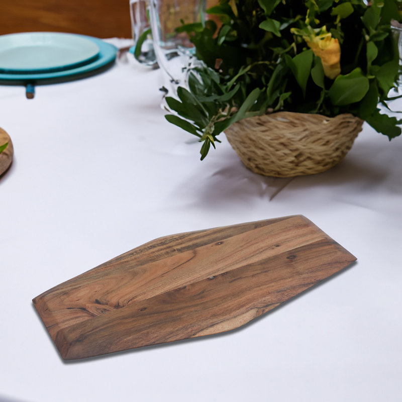 Planche de service à bords effilés en bois d'acacia