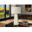 Lampe de table moderne en céramique blanche avec abat-jour en lin ivoire et gradation à 3 voies