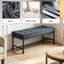Banc d'appoint de style industriel avec structure métallique en forme de tuyau d'eau (122 cm), recouvert de velours gris et de mousse à mémoire de forme