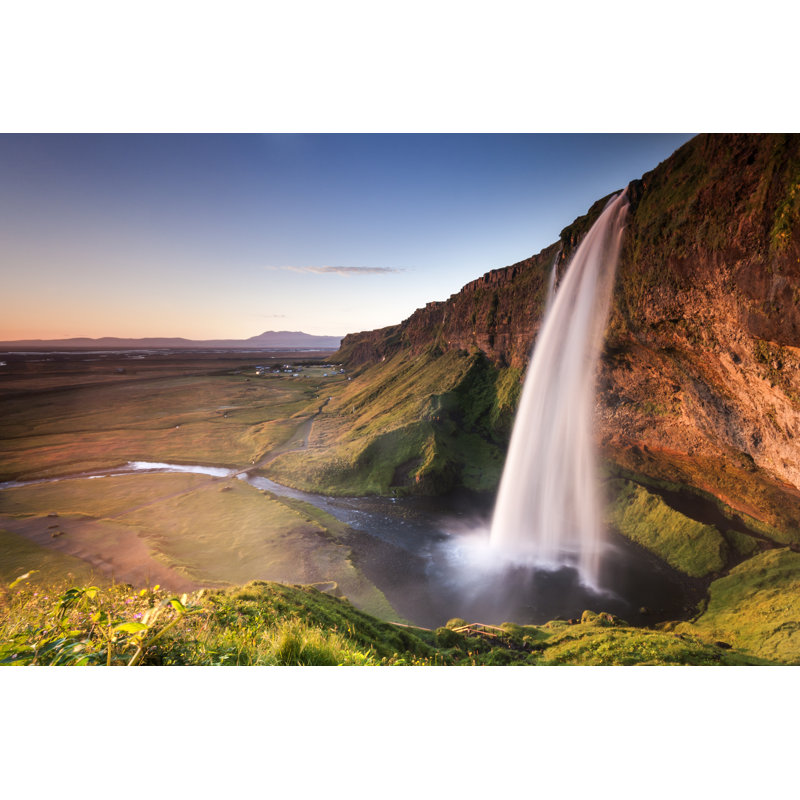Seljalandsfoss Waterfall - impression sur toile tendue, H 8 po x l 12 po x P 1,25 po
