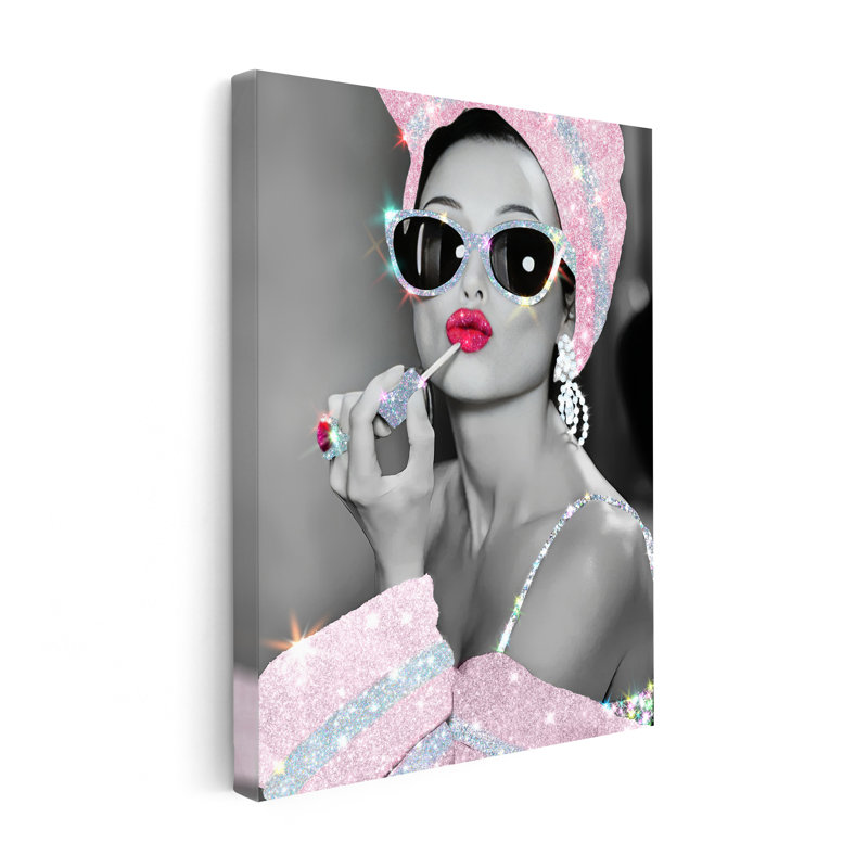 Audrey Hepburn dans des lunettes de soleil scintillantes No2, 24"H x 32"W, Canvas, Unframed