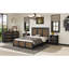 Style grand lit avec lattes en contreplaqué et cadre noir plateforme moderne-206870134-206870133