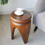 Table d'appoint sculptée en bois de paulownia avec finition brun naturel