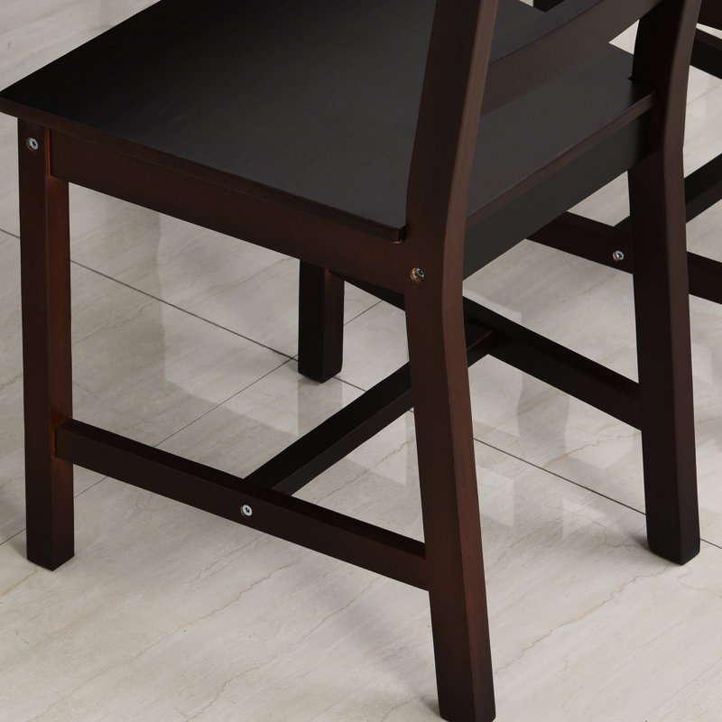 Ensemble 5 pièces de salle à manger, table en bois et chaises pour la chambre. Brun châtaignier rustique avec des lignes épurées. Fabriqué en pin massif. Supporte les charges lourdes. Choix de famille compacte. Facile à conserver. Convient à plusieurs