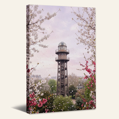 Toile d'observation encadrée par des fleurs de cerisier roses