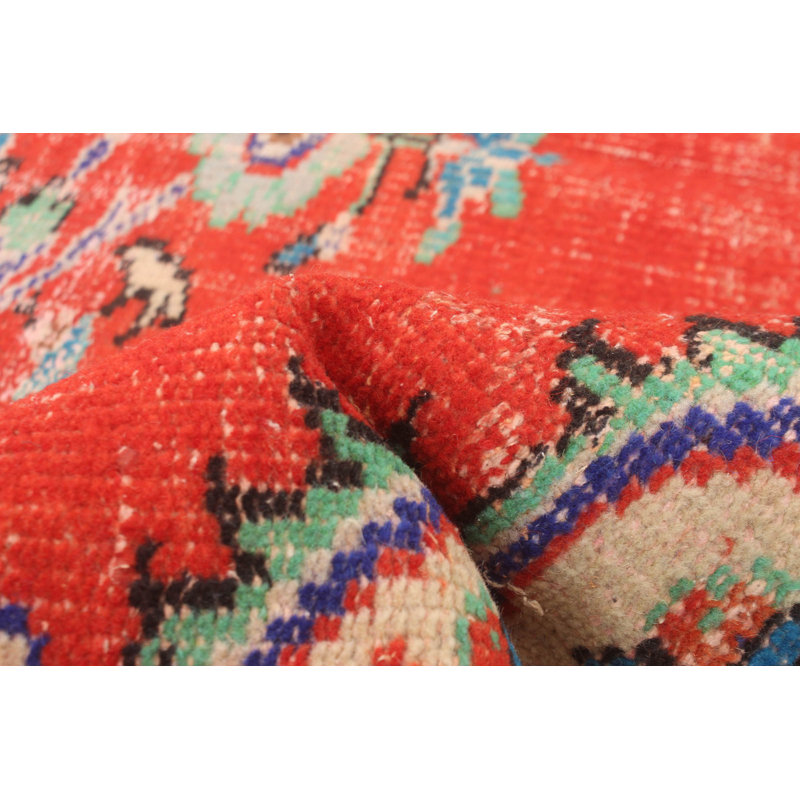 Tapis rouge Crocifissa 5 pi 2 po x 8 pi 4 po Crocifissa