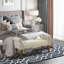 Banc de salon beige avec accoudoirs arrondis - Traditionnel pour une entrée à atmosphère sereine dans un design rembourré et une entrée accueillante