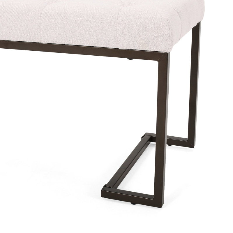 Banc rembourré à boutons beige et bronze, pièce intérieure moderne, structure ouverte, lignes droites, pieds à finition lisse, pi