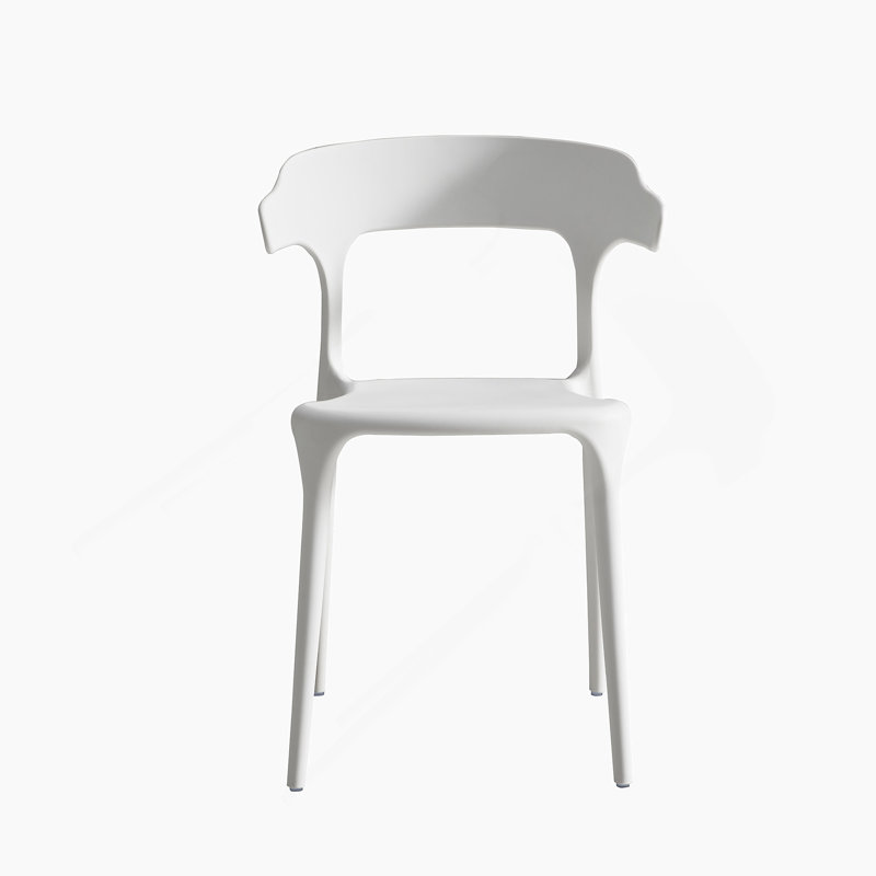 Un ensemble de 4 chaises empilées, Blanc