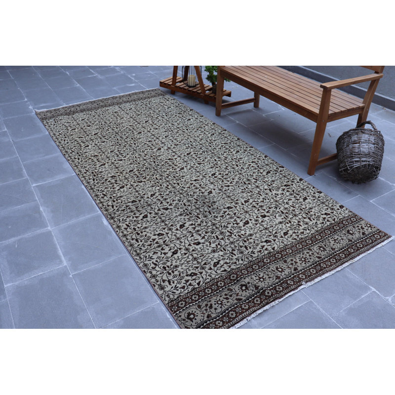 Tapis turc rétro fait à la main dans des tons de terre riches pour une décoration intérieure élégante