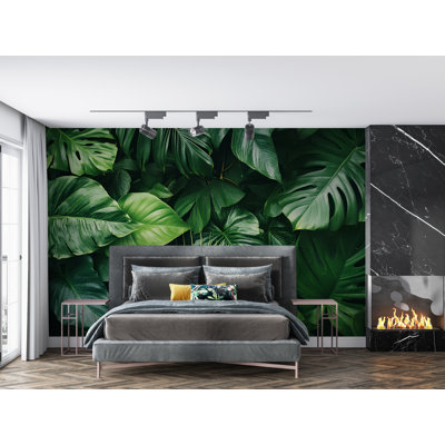 Papier peint luxuriant avec feuilles de Monstera - feuillage vert foncé dans la jungle, palmier éclatant et feuilles de Philodendron, nature murale pour un style intérieur exotique