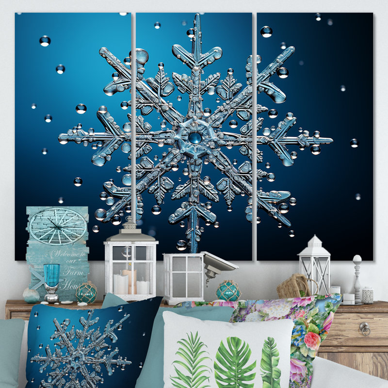 «Blue Snowflake Holiday II - Winter Landscape», art mural, H 28 po x l 36 po x P 1 po, Toile tendue