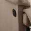 Fauteuil inclinable beige avec accoudoirs coussinés-125915577