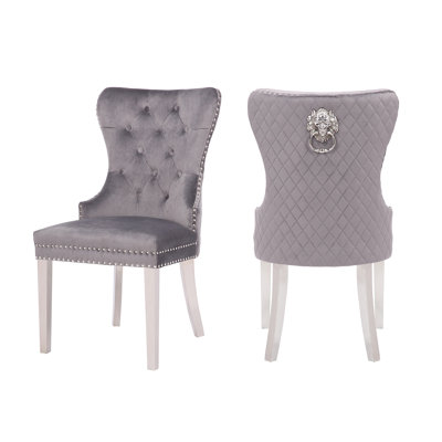 Élégantes chaises d'appoint au dossier en velours gris foncé - Support en acier inoxydable et salle à manger contemporaine élégante avec anneau de tête de lion en tissu