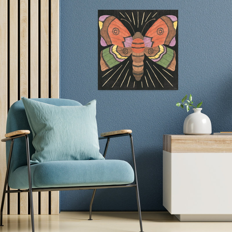 Spooky Chic VI Contemporary Moth Art, H 18 po x l 18 po