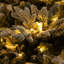 Sapin de Noël artificiel en flocons pré-éclairé avec technologie Instant Connect-138922659
