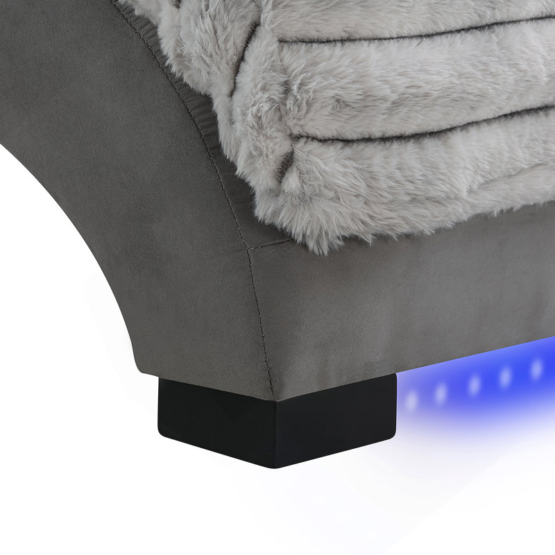 CHAISE DENISE NICKEL AVEC USB, tissu moelleux extra doux, sièges rembourrés et éclairage à DEL pour un confort ultime