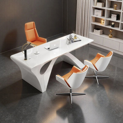 Simple and modern lacquered desk
