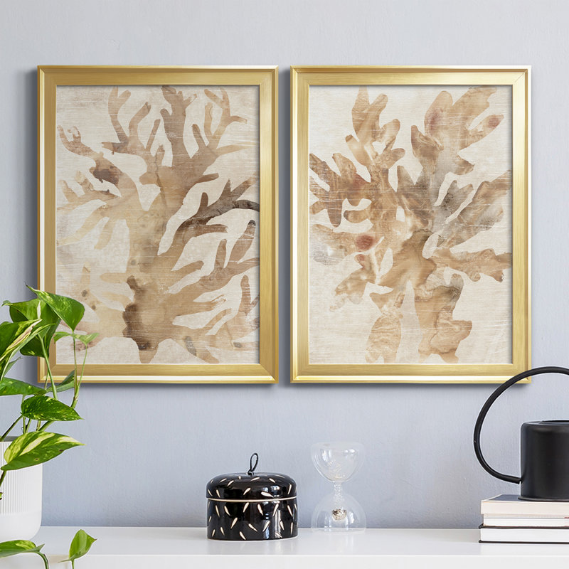 Parchment Coral III, reproduction encadrée de qualité supérieure - prête à être accrochée, H 36,5 po x l 53 po x P 1 po, Or