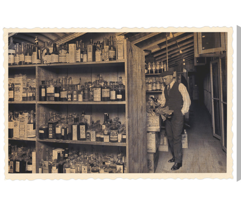 «All Ceux Old Bottles», reproduction de photo sur toile tendue, H 15 po x l 10 po, Toile tendue