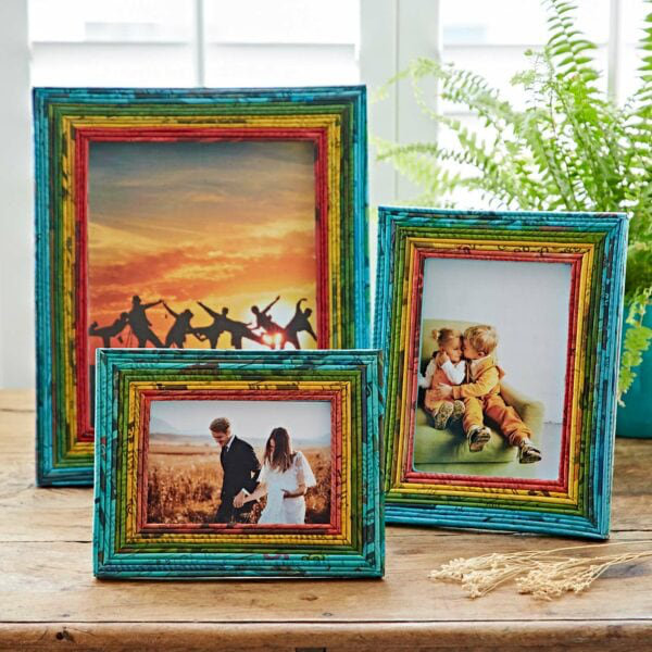 Paper Picture Frame, Blue/Green/Yellow/Red, 20.3cm x 25.4cm